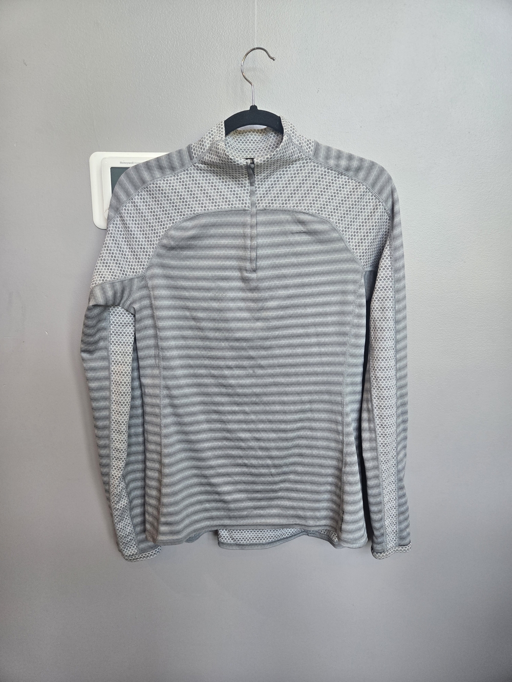 The North Face Women's Grey Striped FlashDry 1/4 Zip Pullover Medium
